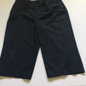 “TALBOTS”BLACK PETITE CUTE BERMUDA PANTS